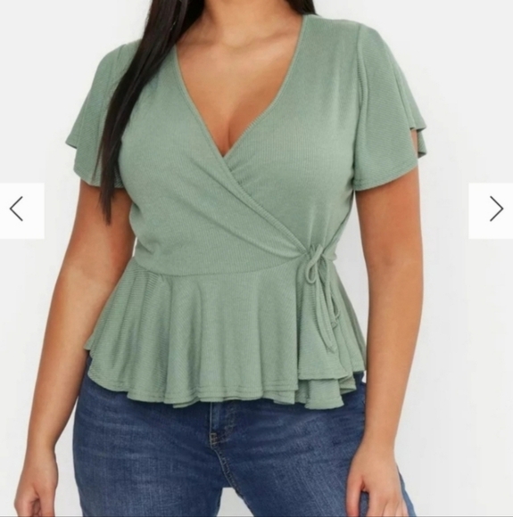 BOOHOO PLUS RIB WRAP CAP SLEEVE PEPLUM TOP 20 - Picture 1 of 6